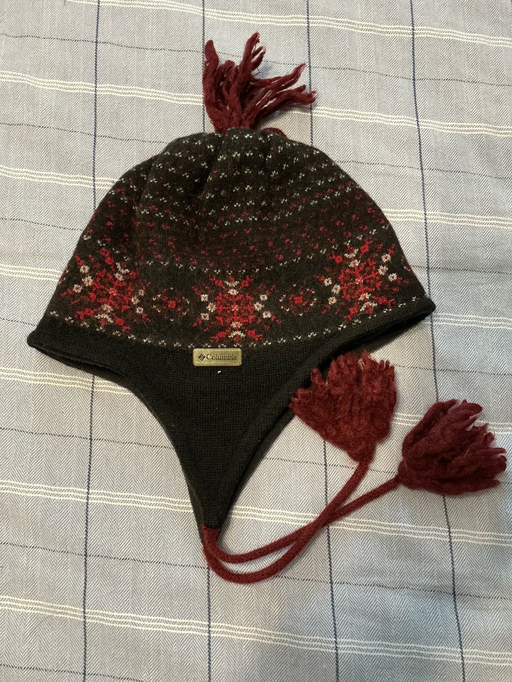 🎉3 for 20🎉 Columbia Black Knit Trapper Style Earflap Hat with Red Floral Pattern